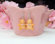 Kolczyki handmade ciasteczkowy ludzik z gliny polimerowej, biżuteria kawaii ze stali chirurgicznej