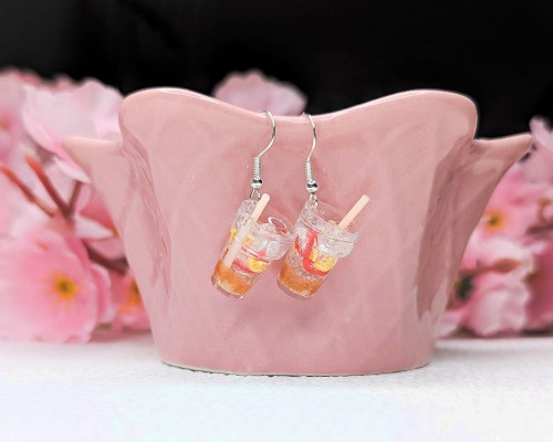 Kolczyki handmade lemoniada truskawkowo- pomarańczowa z różową rurką z gliny polimerowej i żywicy, kolorowa biżuteria ze stali chirurgicznej