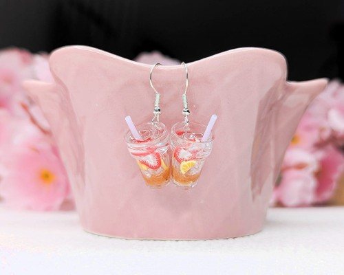 Kolczyki handmade lemoniada truskawkowo- pomarańczowa z gliny polimerowej i żywicy, kolorowa biżuteria ze stali chirurgicznej