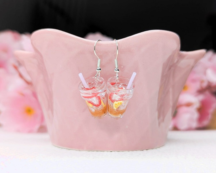 Kolczyki handmade lemoniada truskawkowo- pomarańczowa z gliny polimerowej i żywicy, kolorowa biżuteria ze stali chirurgicznej