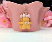 Kolczyki handmade pani ciasteczko różowa z gliny polimerowej, biżuteria kawaii ze stali chirurgicznej