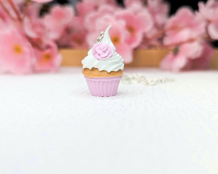 Naszyjnik handmade babeczka różowa z gliny polimerowej, urocza biżuteria kawaii ze stali chirurgicznej