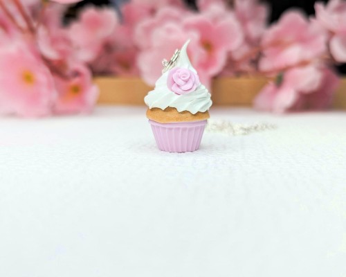 Naszyjnik handmade babeczka różowa z gliny polimerowej, urocza biżuteria kawaii ze stali chirurgicznej