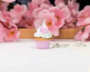 Naszyjnik handmade babeczka różowa z gliny polimerowej, urocza biżuteria kawaii ze stali chirurgicznej