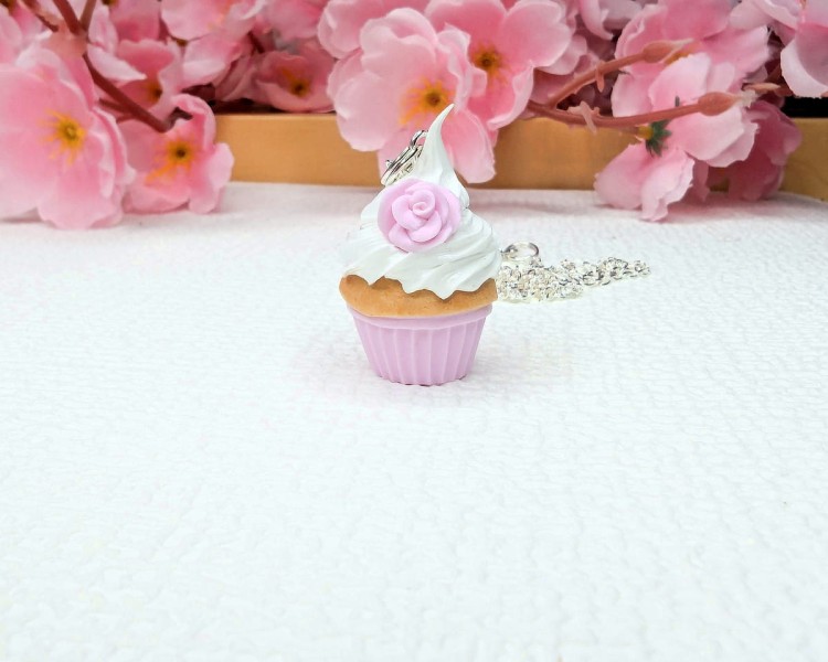 Naszyjnik handmade babeczka różowa z gliny polimerowej, urocza biżuteria kawaii ze stali chirurgicznej