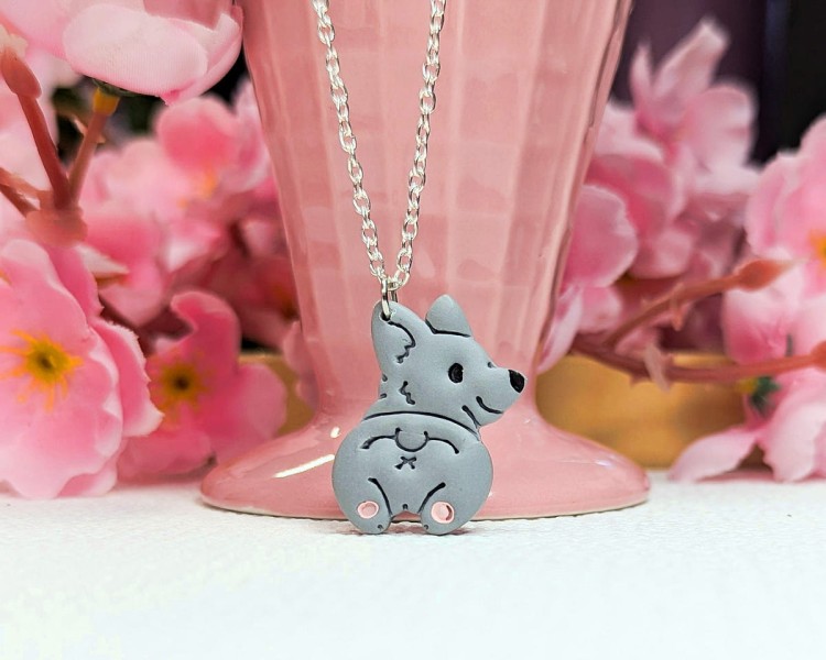 Naszyjnik handmade pies Corgi szary z tyłeczkiem z gliny polimerowej, urocza biżuteria ze stali chirurgicznej