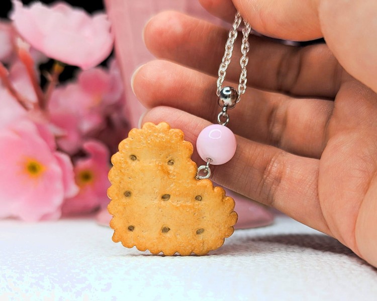 Naszyjnik handmade serce ciasteczkowe z gliny polimerowej, słodka biżuteria ze stali chirurgicznej