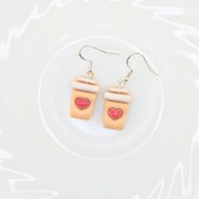Kolczyki handmade z motywem kawy Caffe Latte Love z gliny polimerowej, biżuteria dla miłośników kawy ze stali chirurgicznej