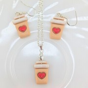 Elegancki zestaw biżuterii handmade Caffe Latte Love z motywem kawy, kolczyki i naszyjnik z gliny polimerowej ze stali chirurgicznej