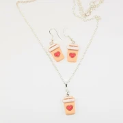 Elegancki zestaw biżuterii handmade Caffe Latte Love z motywem kawy, kolczyki i naszyjnik z gliny polimerowej ze stali chirurgicznej